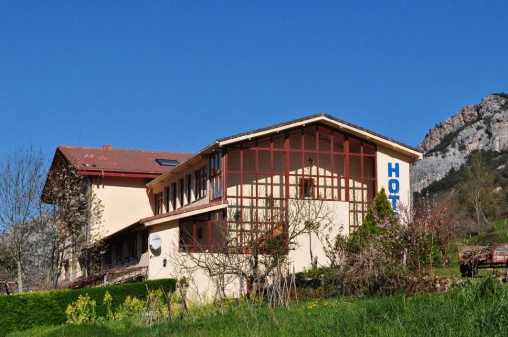 Hotel Torrecerredo アレナス・デ・カブラレス エクステリア 写真