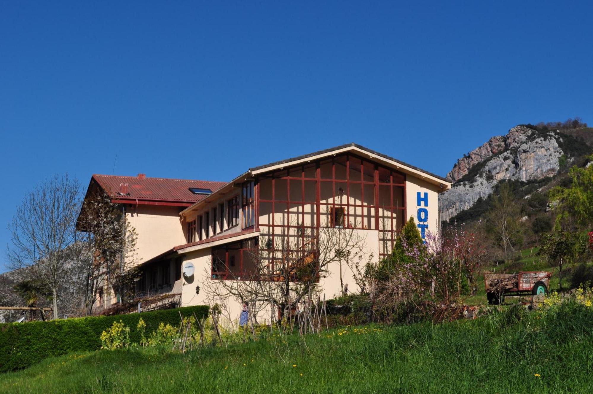 Hotel Torrecerredo アレナス・デ・カブラレス エクステリア 写真